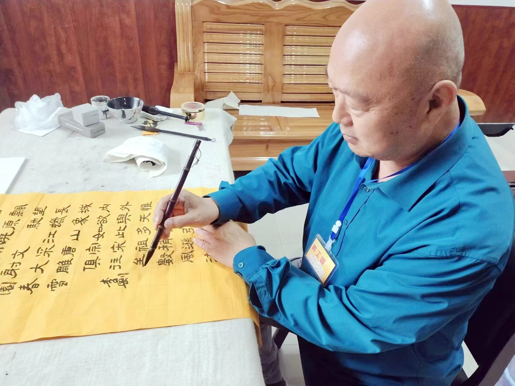 菏泽书画名家李刚先生挥毫泼墨